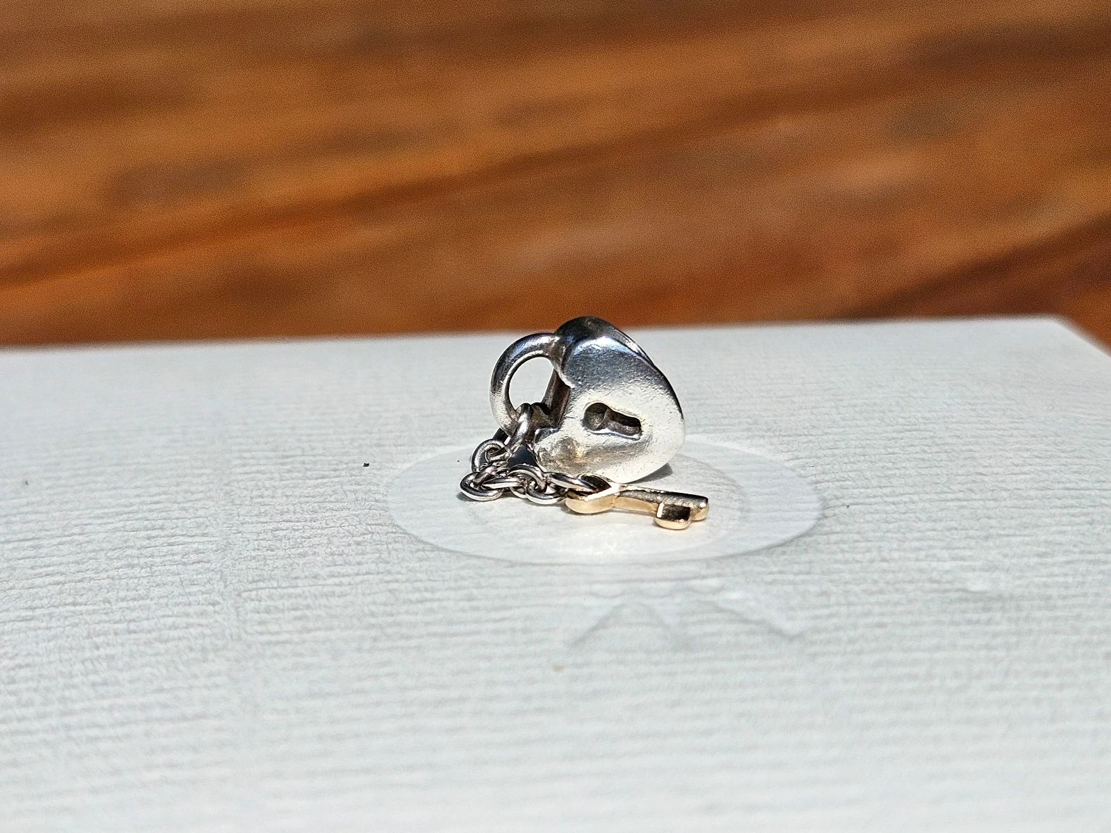 Pingente Pandora de coração bicolor com chave em ouro 14k – photo 3